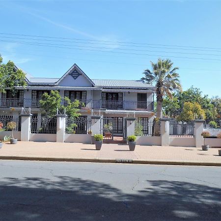 Oakwood Lodge Bloemfontein Extérieur photo The main building of the school