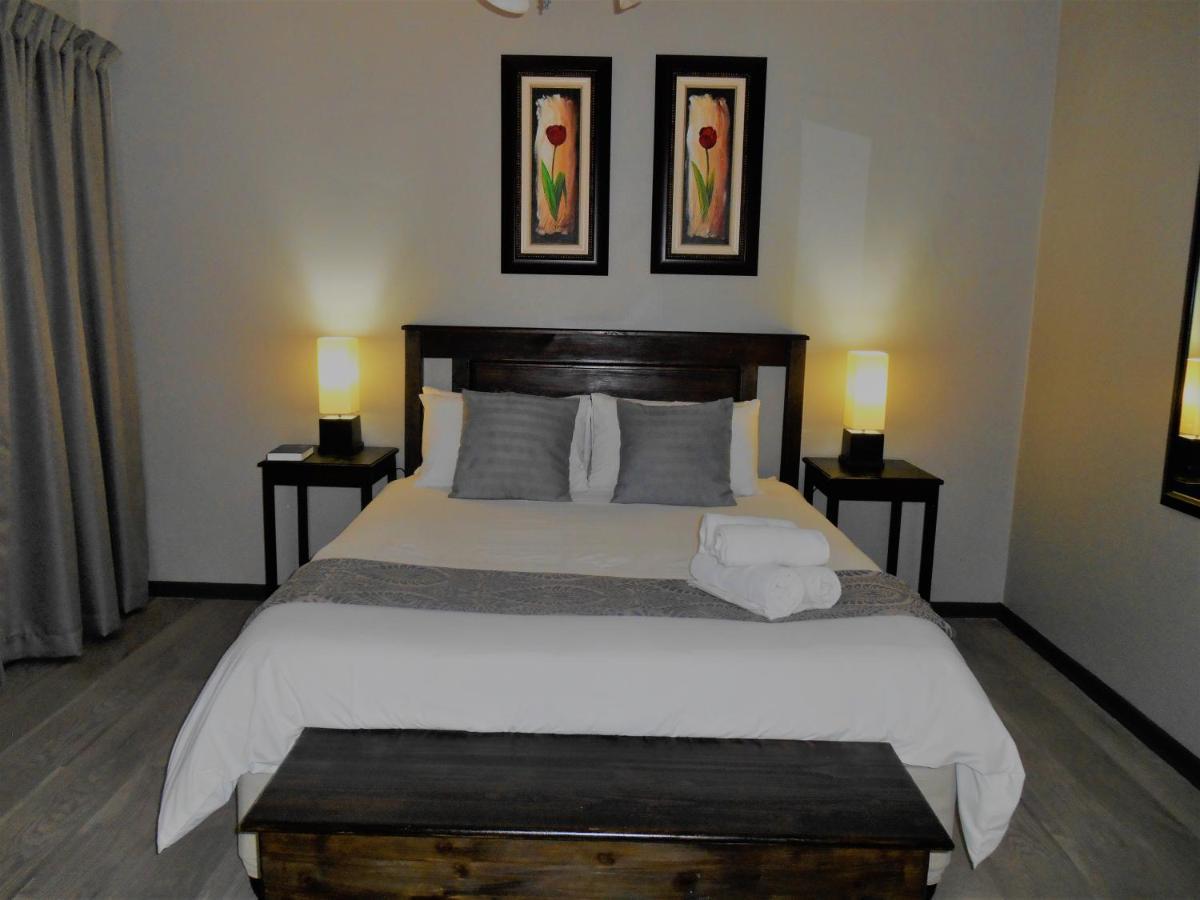 Oakwood Lodge Bloemfontein Extérieur photo