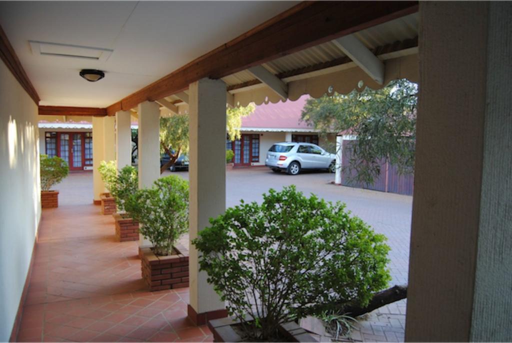 Oakwood Lodge Bloemfontein Extérieur photo The hotel's interior